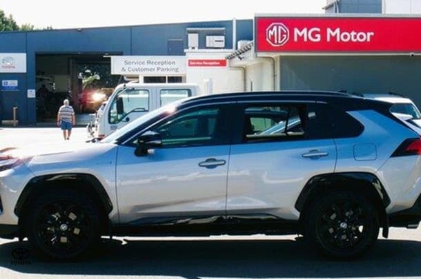 2022 Toyota RAV4 XSE image 11