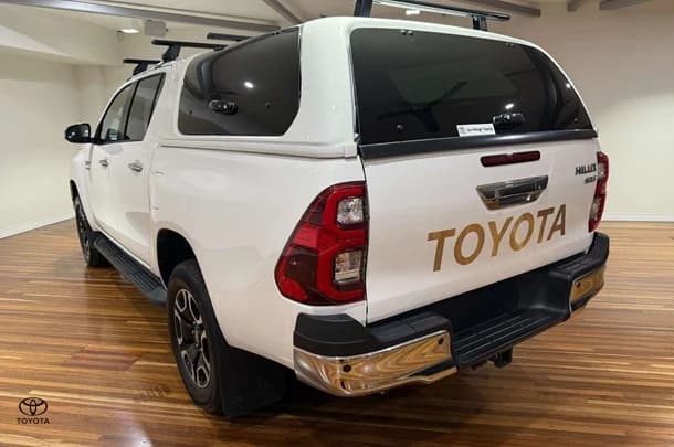 2023 Toyota Hilux SR5 image 2