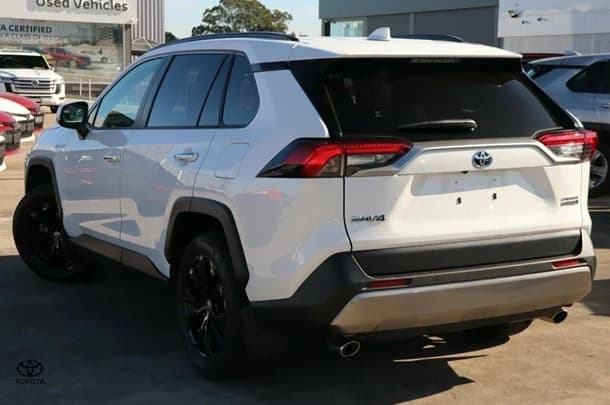 2024 Toyota RAV4 Hybrid Cruiser-AWD image 3