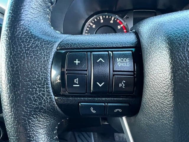 2022 Toyota HILUX SR5 image 16