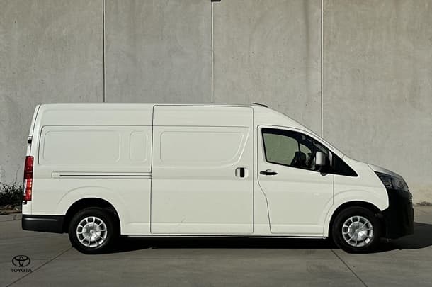 2022 Toyota Hiace SLWB image 11