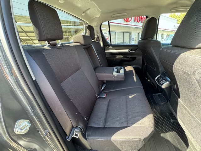 2023 Toyota Hilux SR5 image 17