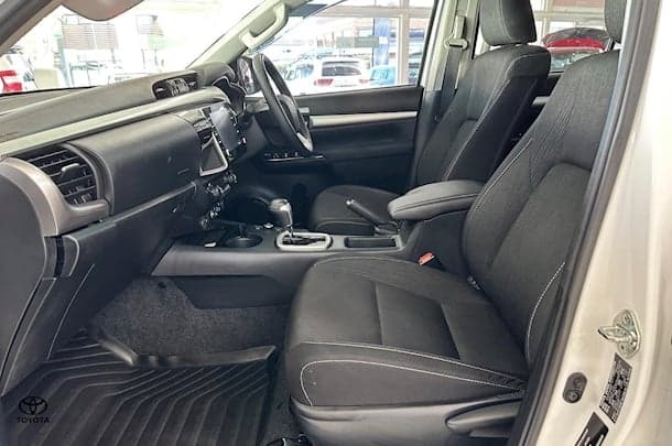 2024 Toyota Hilux SR5 image 26