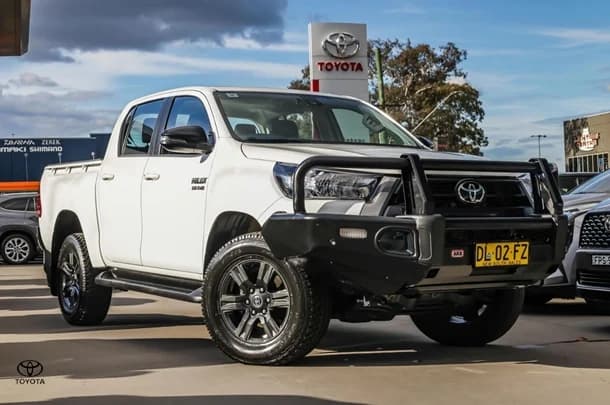 2024 Toyota HILUX SR image 2
