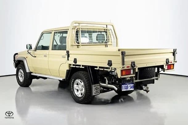 2021 Toyota LANDCRUISER MILITARY GXL image 6