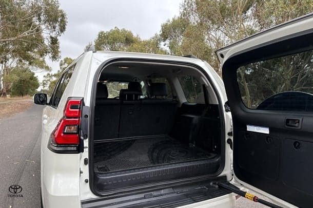 2021 Toyota Prado VX image 13
