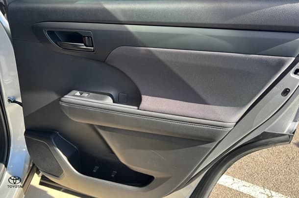2024 Toyota Kluger GX image 8