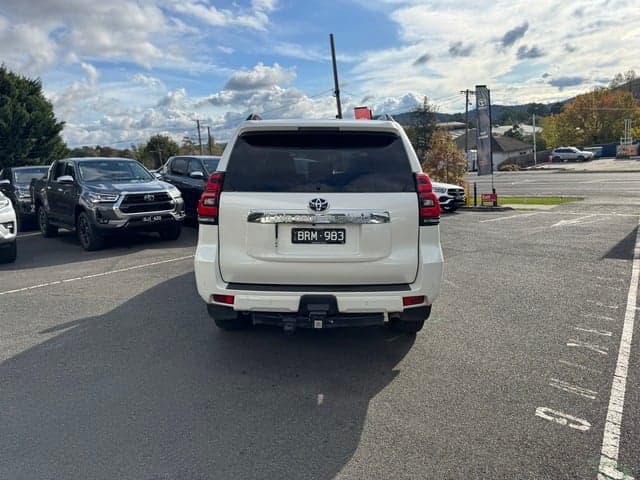 2021 Toyota Prado VX image 6