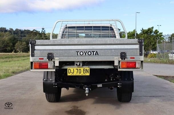 2023 Toyota Hilux 4x4 SR image 5