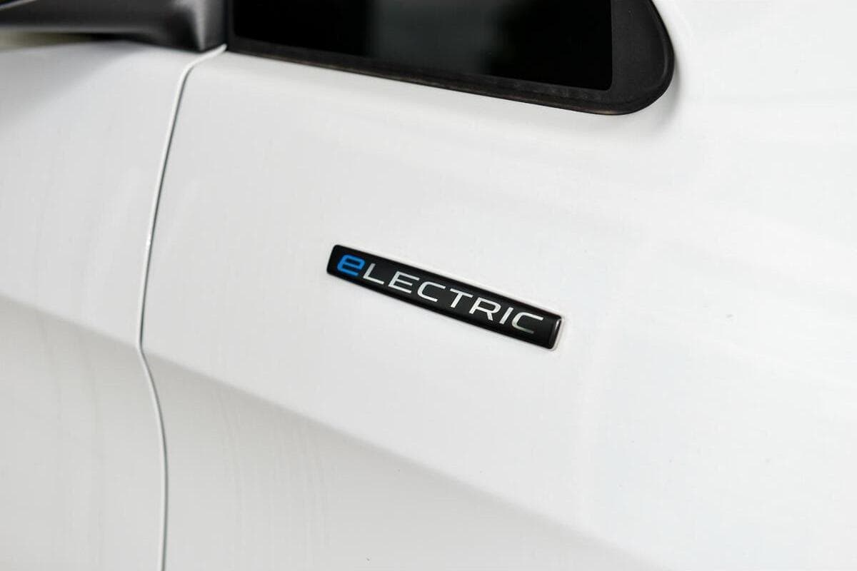 2024 Mercedes-Benz eVito 112 Medium Wheelbase Auto image 9