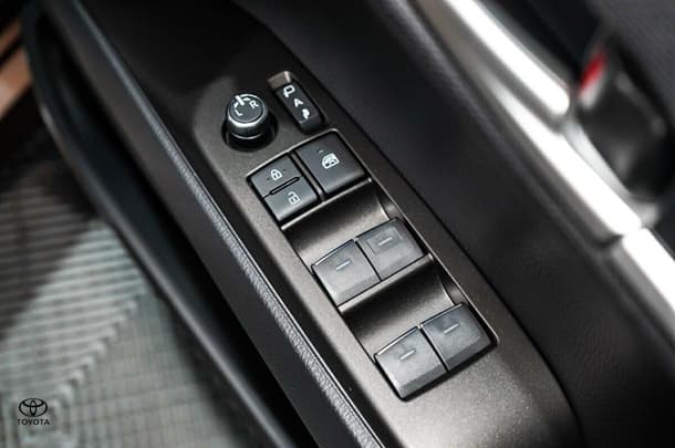 2025 Toyota Camry Hybrid Ascent Sport image 19
