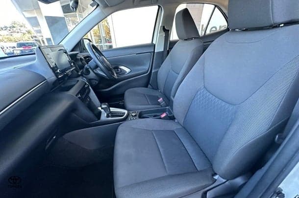 2022 Toyota Yaris Cross Hybrid GX image 12