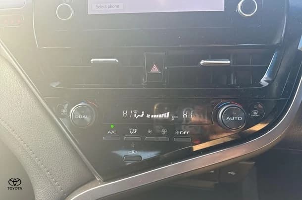 2021 Toyota Camry Hybrid Ascent image 19