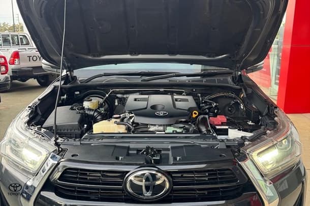 2022 Toyota Hilux SR5 image 10