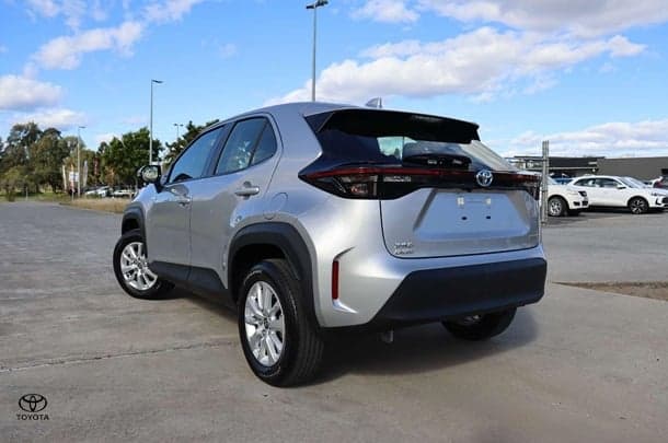 2022 Toyota Yaris Cross Hybrid GX image 4