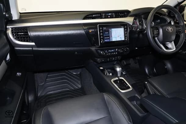 2024 Toyota Hilux 4x4 SR5 image 22