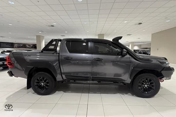 2022 Toyota Hilux 4x4 Rugged X image 2