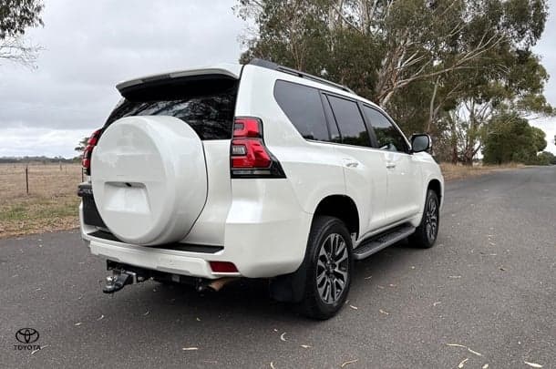 2021 Toyota Prado VX image 10