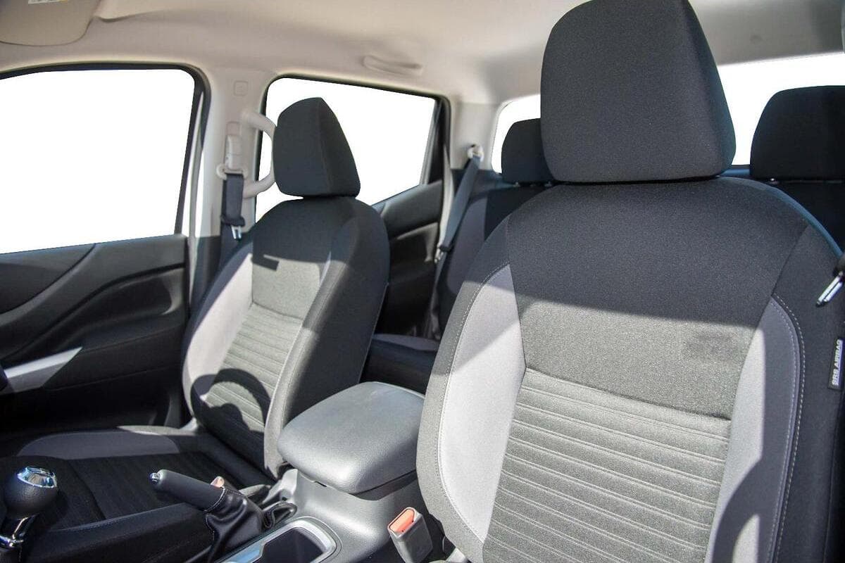2025 Nissan Navara SL D23 Manual 4x4 MY24 Dual Cab image 8