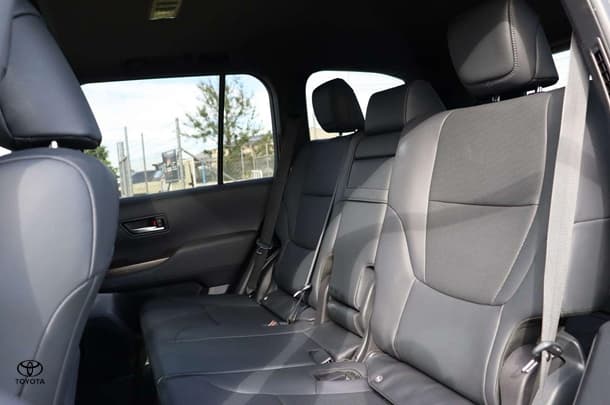 2022 Toyota Landcruiser VX image 26