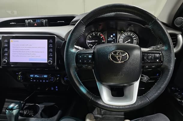 2022 Toyota Hilux SR5 image 15