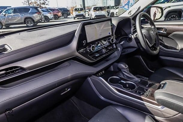 2022 Toyota Kluger Hybrid AWD GRANDE image 9