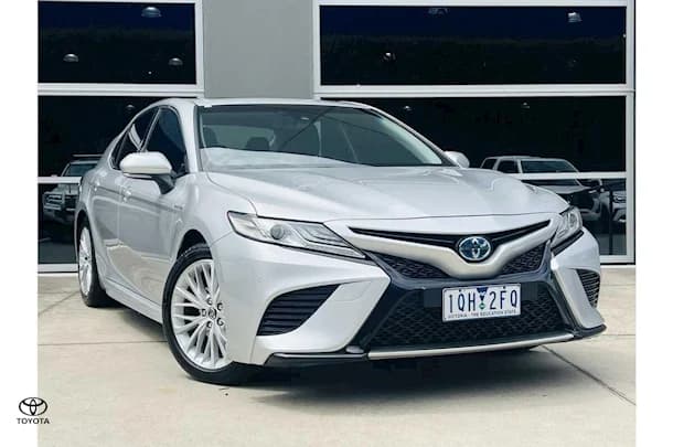 2019 Toyota Camry SL image 1