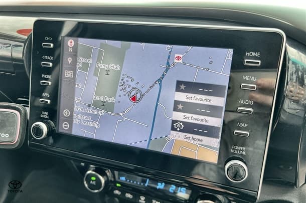 2020 Toyota Hilux SR5 image 17