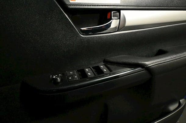 2023 Toyota Hilux SR5 image 11