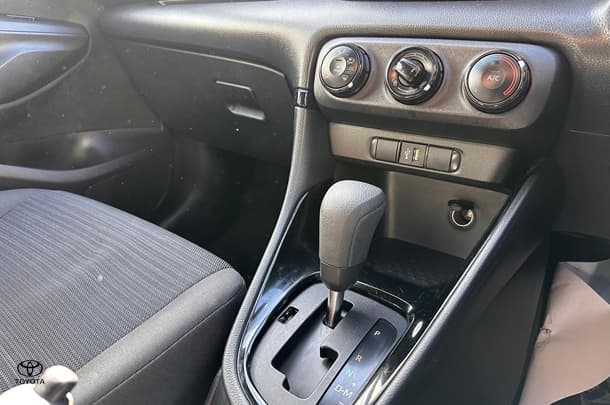 2022 Toyota Yaris Ascent Sport image 22