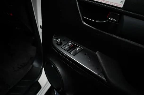 2019 Toyota Hilux 4x4 SR image 16