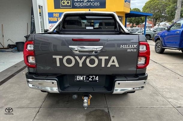 2022 Toyota Hilux 4x4 SR5 image 6