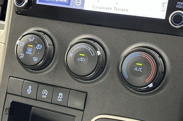 2021 Toyota Hiace LWB image 23