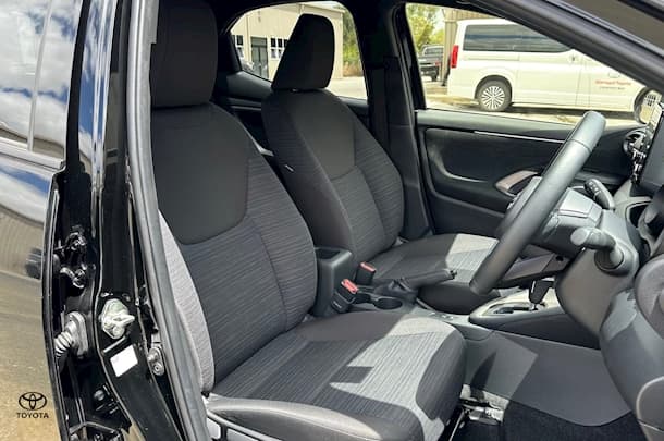 2023 Toyota Yaris SX image 13