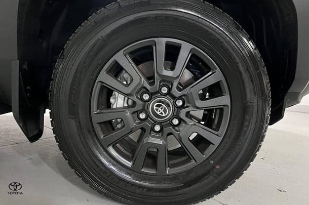 2025 Toyota Prado GXL image 5