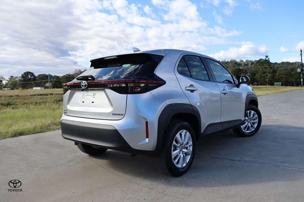 2022 Toyota Yaris Cross Hybrid GX image 6