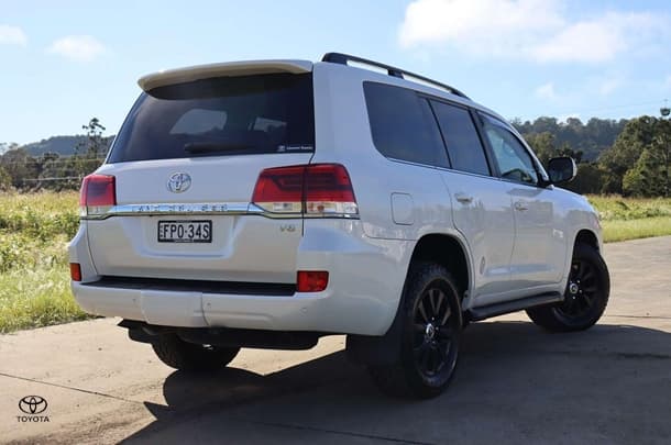 2020 Toyota Landcruiser VX image 6
