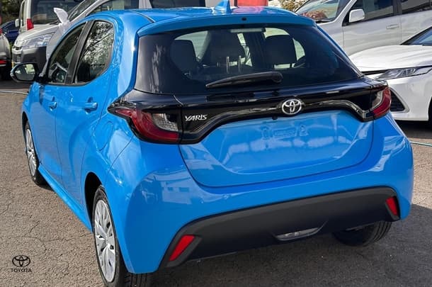 2022 Toyota Yaris Ascent Sport image 11