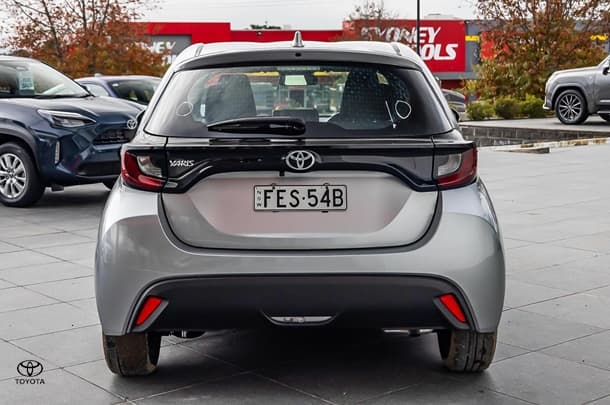 2024 Toyota Yaris Ascent Sport image 4