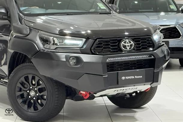 2022 Toyota Hilux 4x4 Rugged X image 3