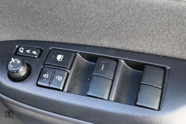2021 Toyota Yaris Ascent Sport image 18