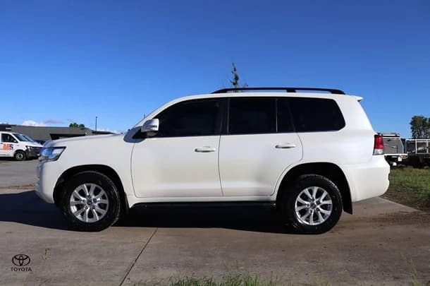 2018 Toyota Landcruiser VX image 11