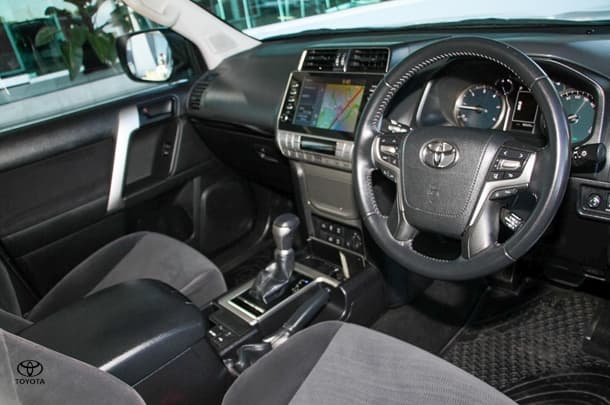 2023 Toyota Prado GXL image 8