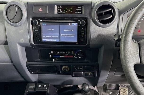 2021 Toyota LANDCRUISER MILITARY GXL image 13