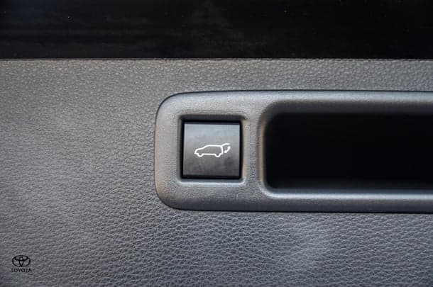 2024 Toyota KLUGER HYBRID AWD GRANDE image 23
