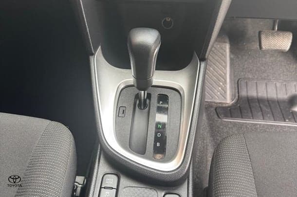 2022 Toyota Yaris Cross Hybrid GXL image 25