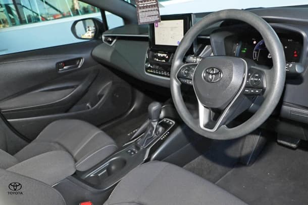 2024 Toyota Corolla Hatch Hybrid Ascent Sport image 8