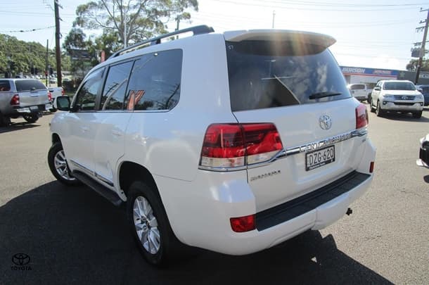 2018 Toyota Landcruiser Sahara image 11