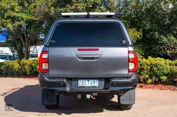 2024 TOYOTA Hilux 4x4 SR5 image 5