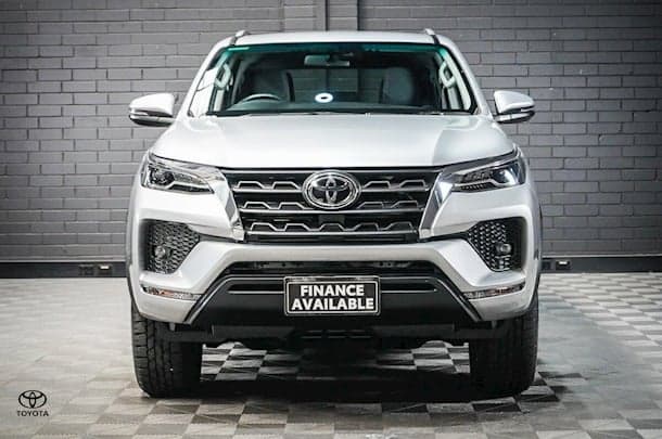 2025 Toyota Fortuner GXL image 3